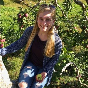 Meet your Posher, Emily